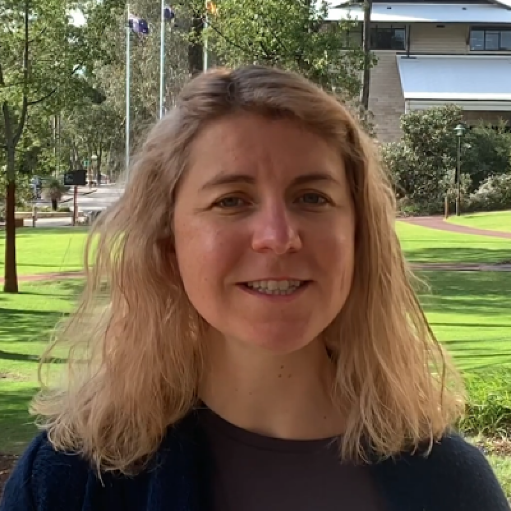Dr Yvonne Learmonth